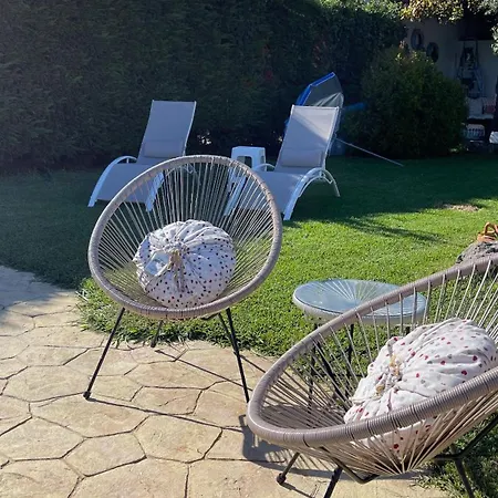 En Costa Quebrada -piscina Y Parking Junto A Playas, En